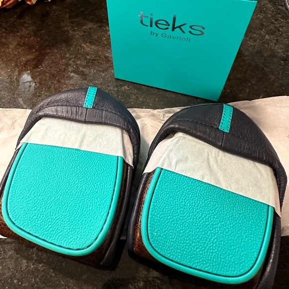 Tieks California Navy. Brand New in Box. Size 6 - Picture 3 of 5